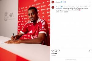 伊萨克社媒晒签约照：很荣幸加盟利物浦，这是值得骄傲的一天